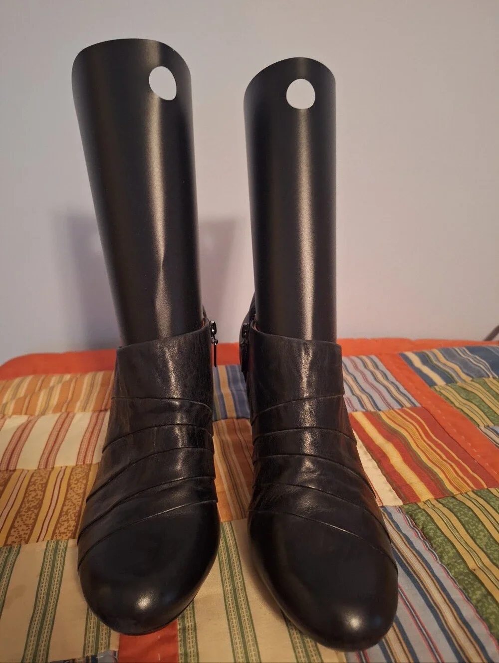 Clark's Artisan Women’s Black Leather Ankle Boots Size 10 Zip-Up Design 3in Heel